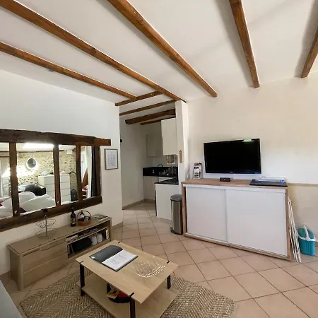 Apartman Independent With Swimming Pool